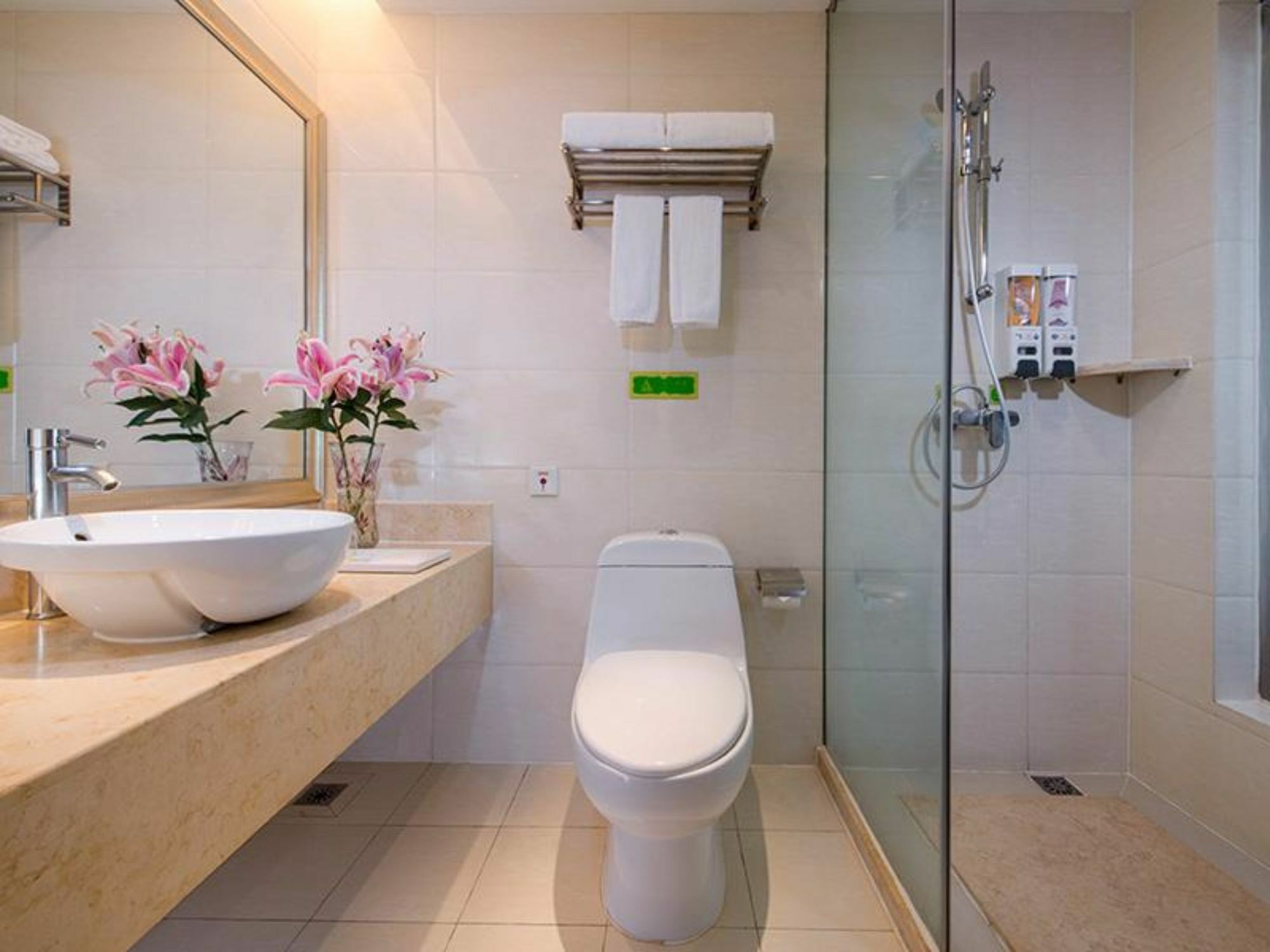 Vienna International Hotel Shenyang Railway Station Екстериор снимка
