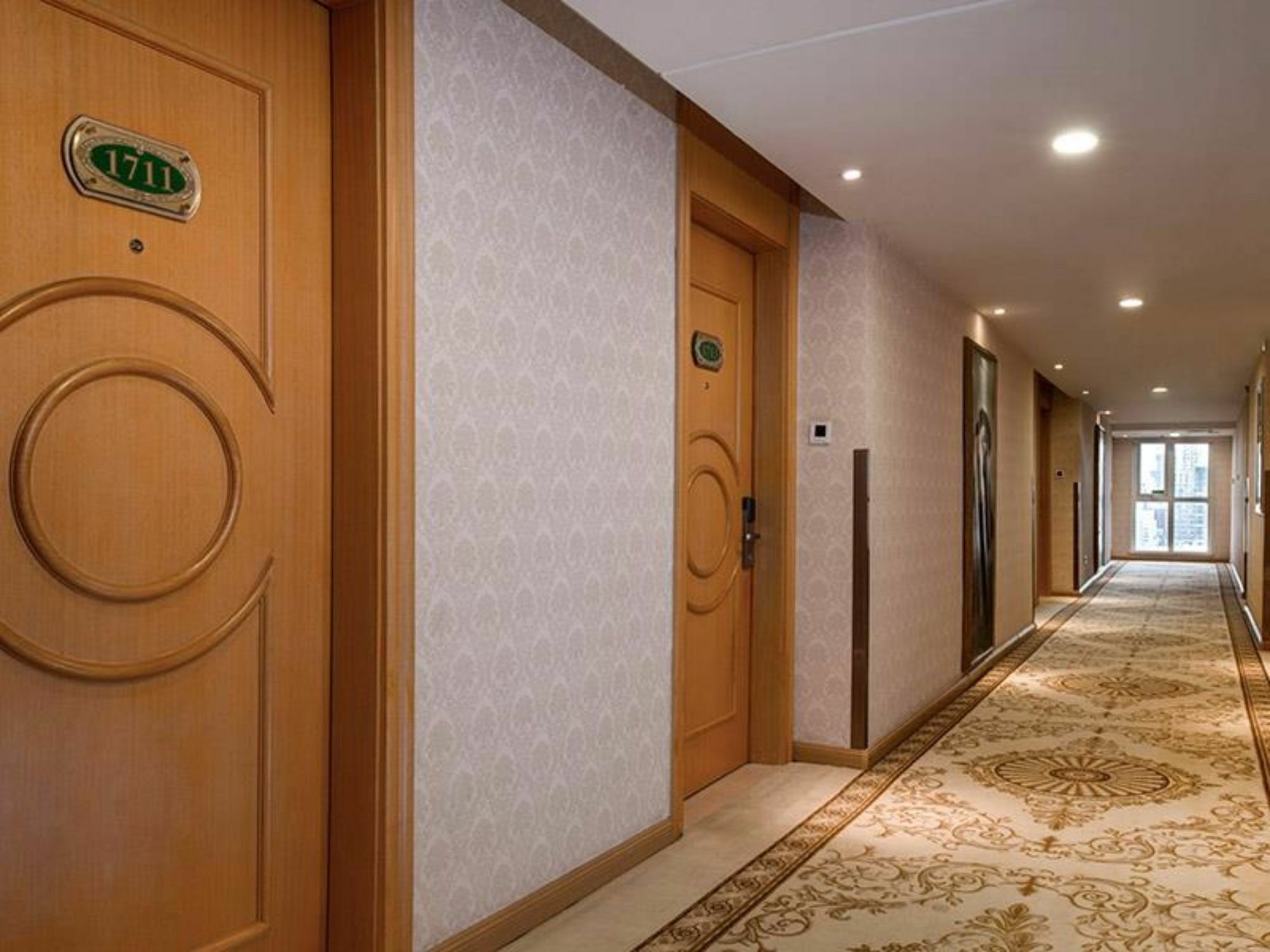 Vienna International Hotel Shenyang Railway Station Екстериор снимка