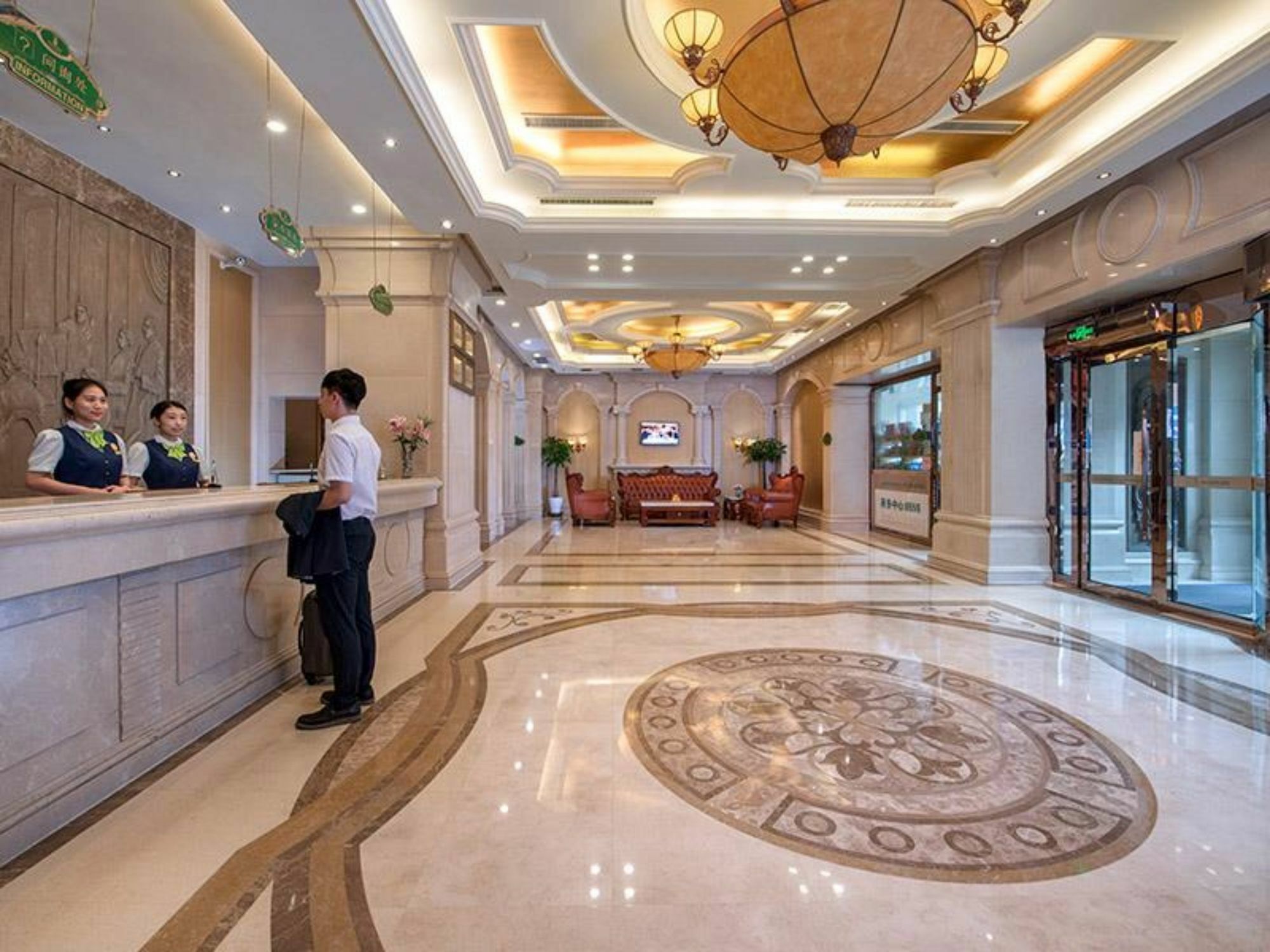 Vienna International Hotel Shenyang Railway Station Екстериор снимка
